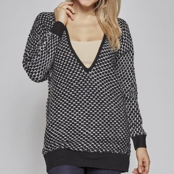 BLACK WHITE KNIT SWEATER - Picture 1 of 4